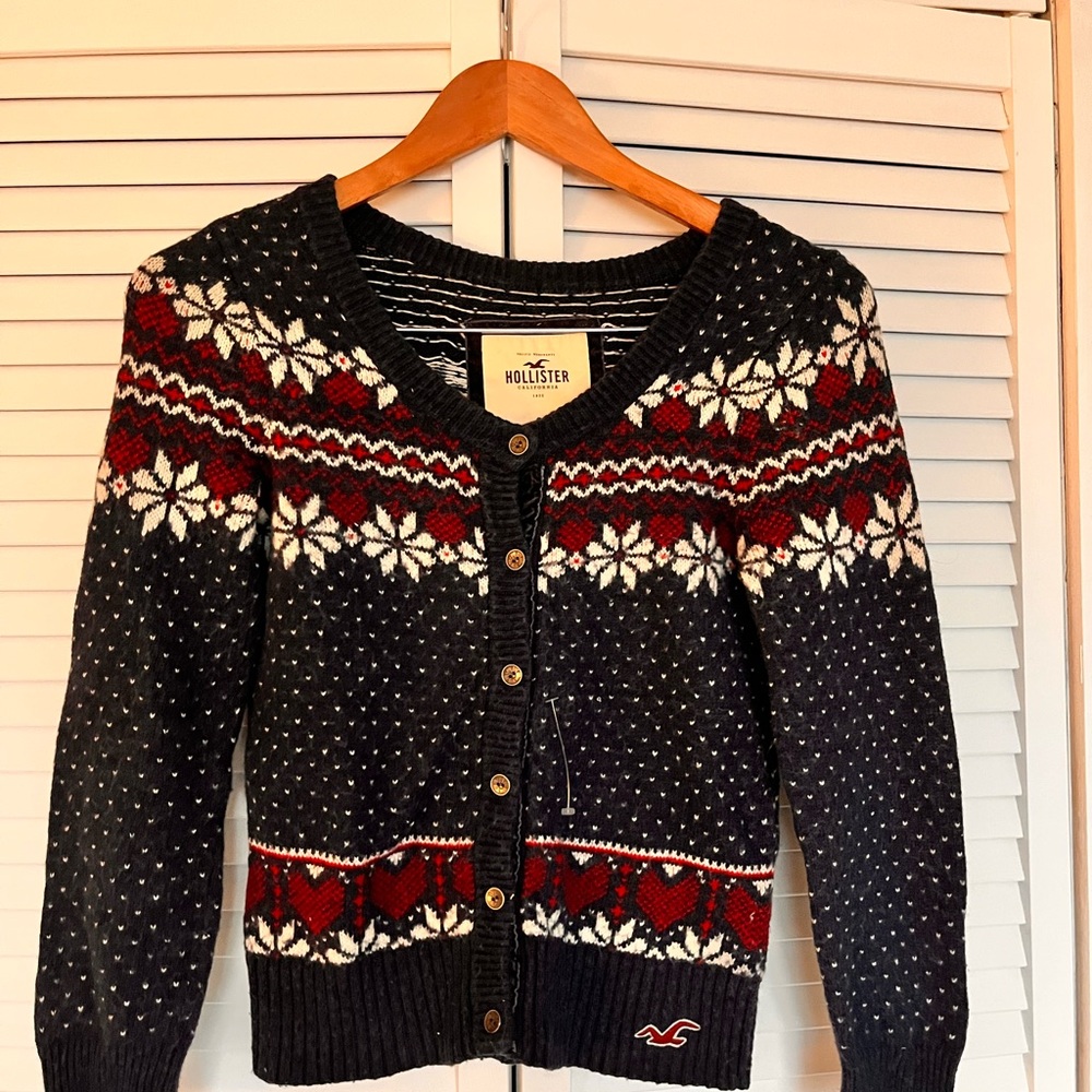 Hollister Women's Black and Red Snowflake Cardigan